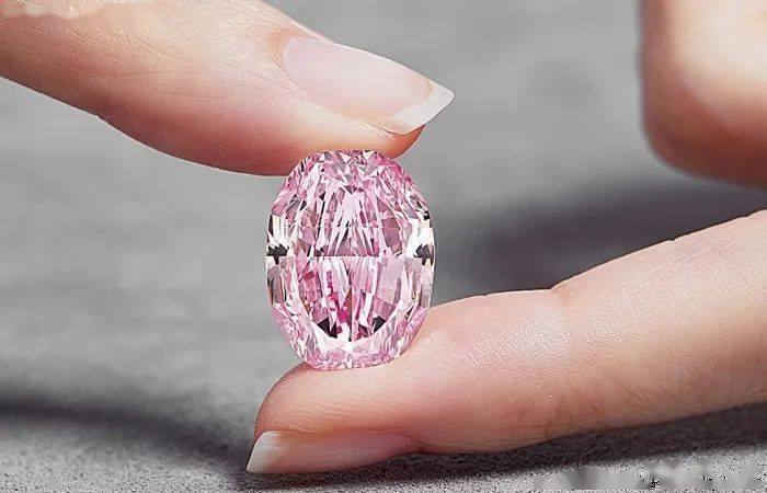 云南翡翠玉石批发贵到“不封顶”的粉钻，能让拍场小白捡到漏吗？  第6张