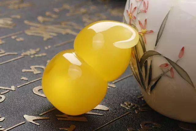 种老翡翠原石特征想到国外买珠宝玉石？小心被坑死！  第13张