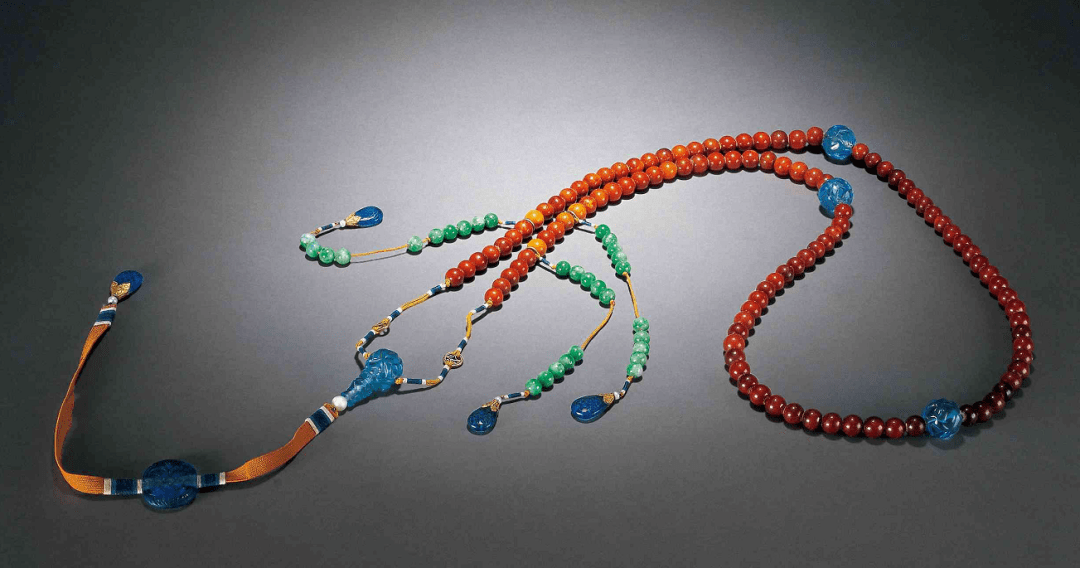 多粒翡翠群镶吊坠路边随手捡的一颗丑珠子，竟然价值连城？！  第9张