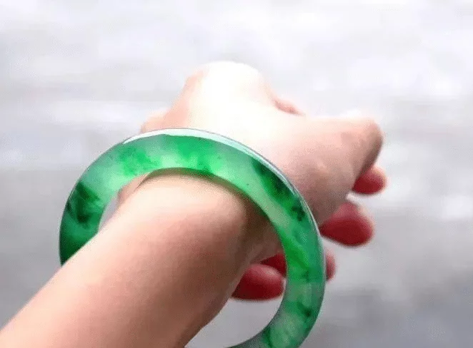 翡翠市场透明话, 未来的行情又该如何, 与这五个要素紧密相连!  第6张