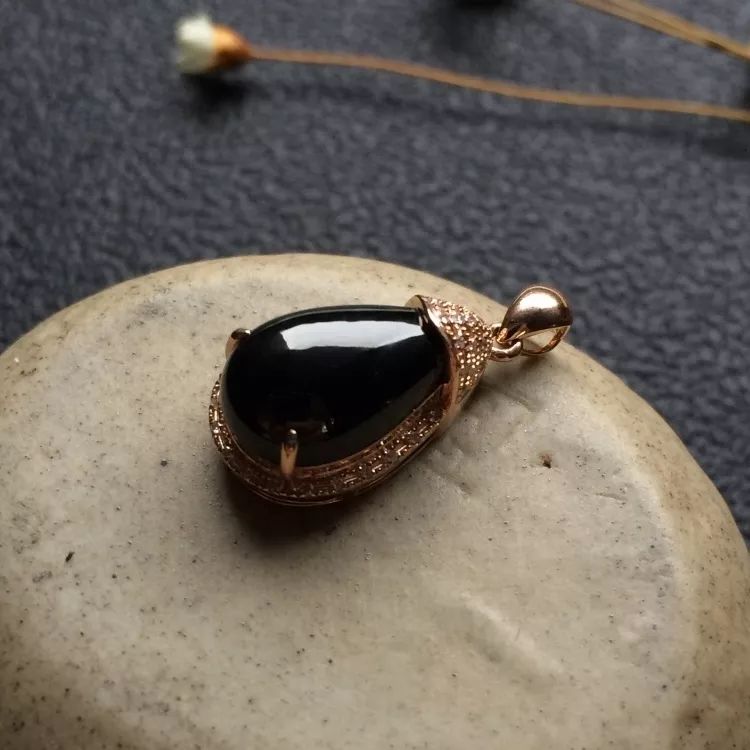 听说各类藏家都开始看好墨翠，墨翠值钱吗  第4张