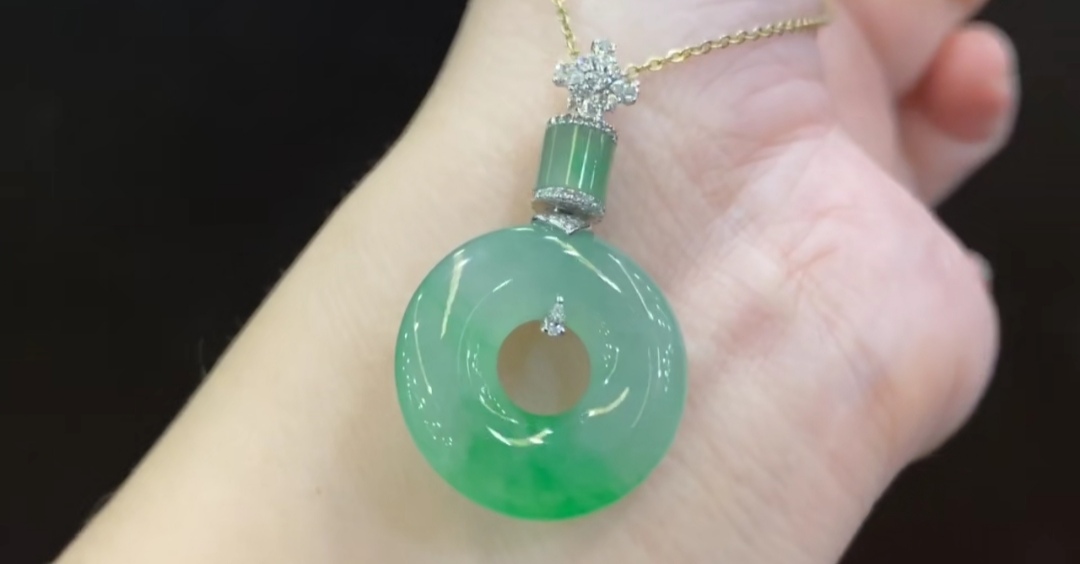 买翡翠，价格由什么来决定？  第3张