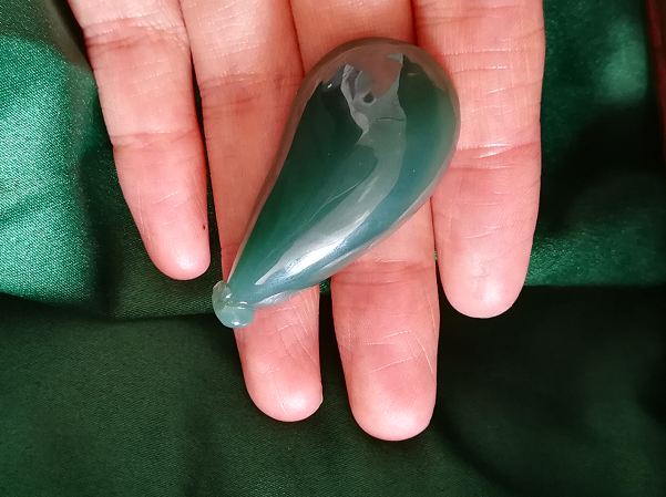 和田玉和翡翠价格油青种翡翠行情如何，到底值不值得买？  第6张