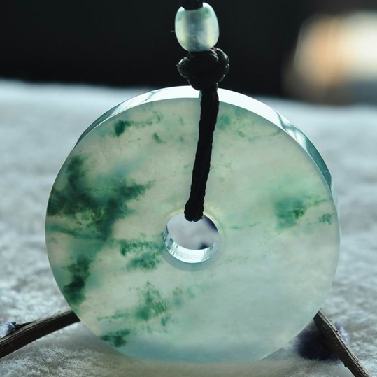 古玉翡翠价值多少钱同样是翡翠“飘花”，价格却天差地别  第5张