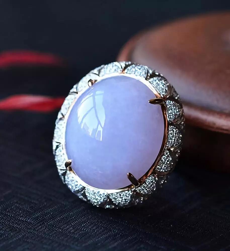 翡翠玉石简介谁说紫罗兰不值钱，只是你没买对而已~这对手镯1.9亿  第18张