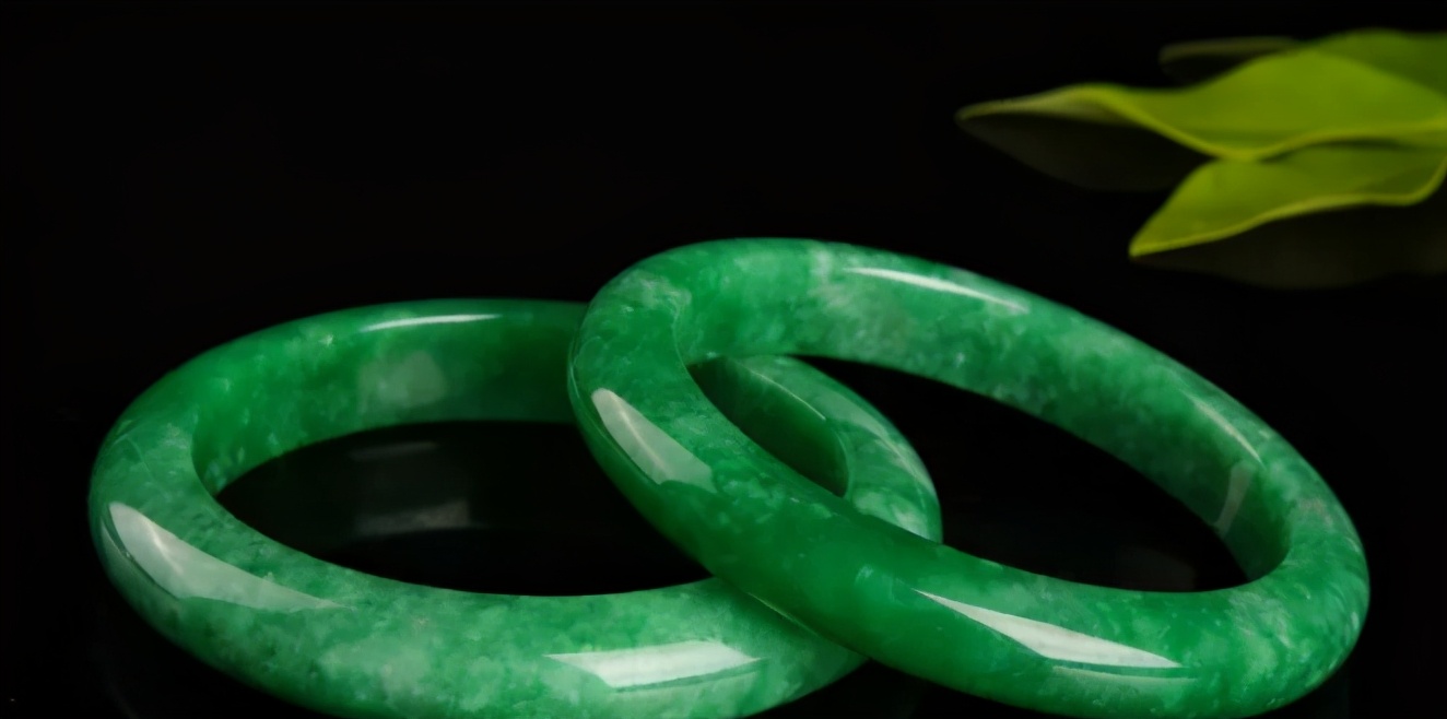 十有九豆，聊一聊翡翠市场中最常见的豆种翡翠  第4张