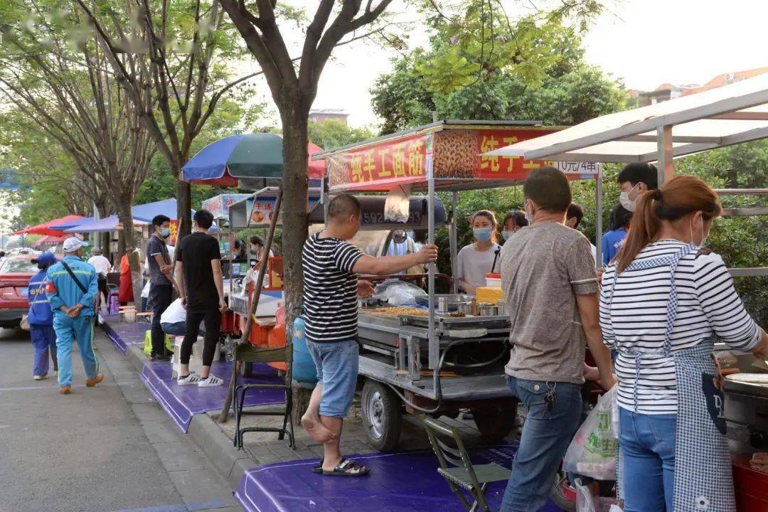 日赚40000！假如拿玉石摆地摊，他敢卖你敢买吗？  第6张