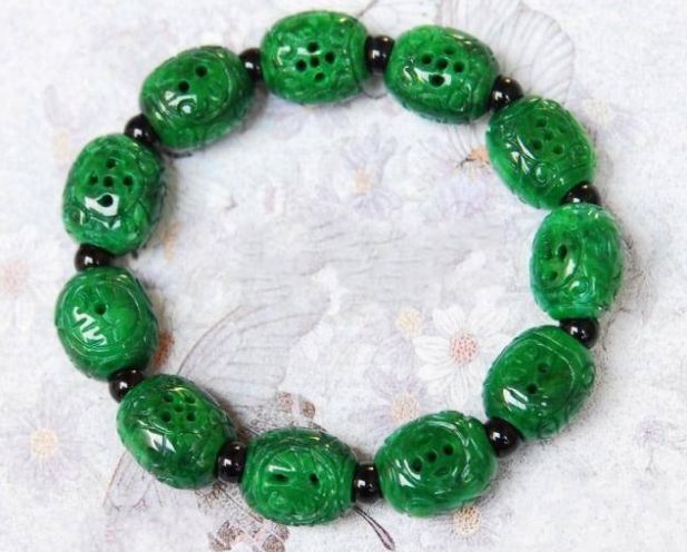 王朝翡翠貔貅满绿翡翠都是极品？如果这么认为就大错特错了  第5张