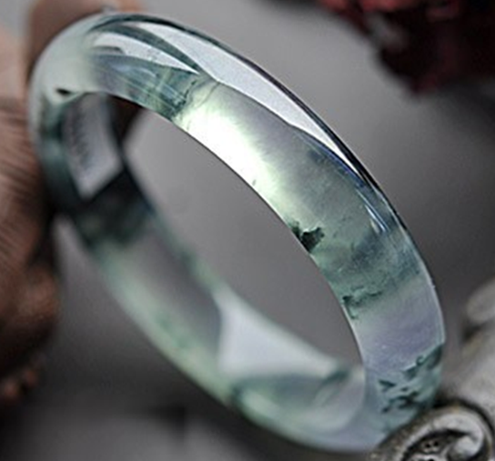 古玉翡翠价值多少钱同样是翡翠“飘花”，价格却天差地别  第2张