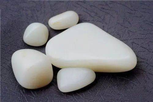 翡翠油青料曾今最受市场欢迎的光白籽，为什么如今却被忽视？  第5张