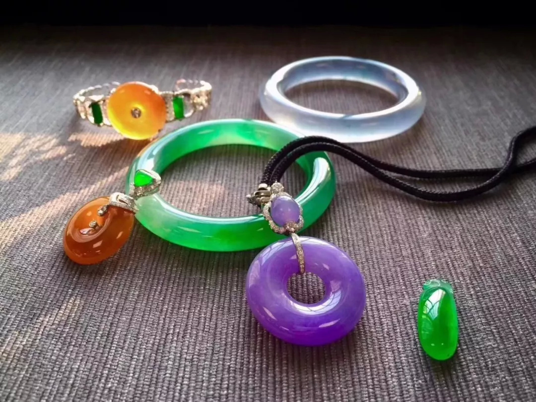 翡翠手镯为什么动不动就几万几十万？  第3张