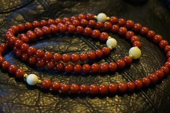 老红翡翠手镯值近年来珠宝价格走势,为你的收藏作参考  第4张