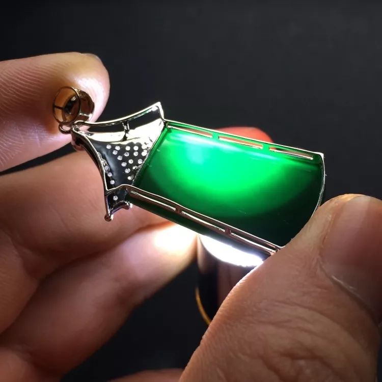 听说各类藏家都开始看好墨翠，墨翠值钱吗  第3张