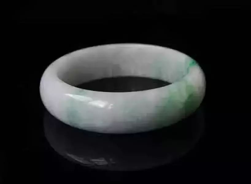 极品红翡翠挂件图翡翠是有种无色的好？还是有色无种的值钱呢？  第4张