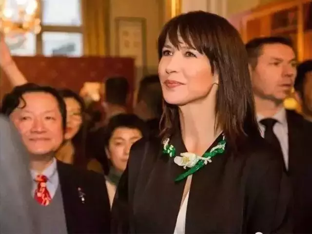 都说乱世黄金盛世玉，翡翠真的具有投资价值与收藏价值吗？  第2张