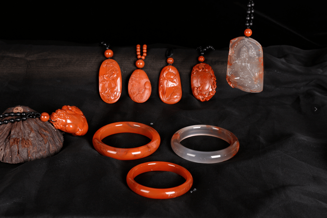 翡翠戒指几种颜色5年暴涨超百倍，跻身为大众的掌中宝！它凭什么？  第17张