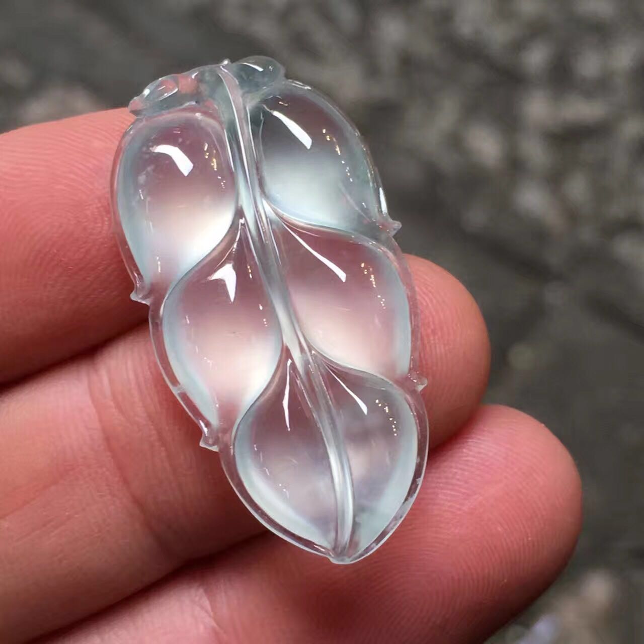 翡翠冰种吊坠多少钱今天谈谈投资收藏翡翠的价值在哪里？  第1张