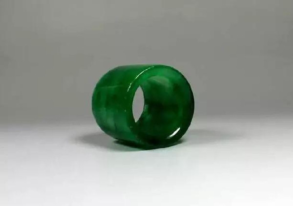 墨翠价值界定，眼前的黑不是黑  第5张