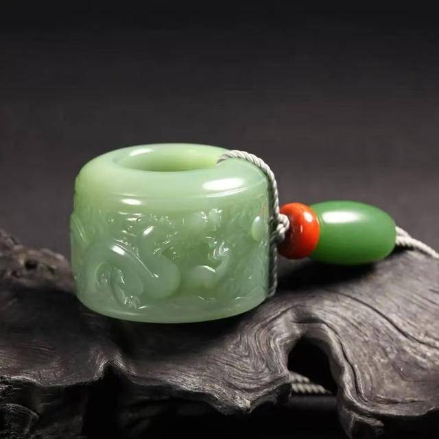 哪种绿翡翠手镯好玉石升值空间大？为什么这5种玉石被低估？是不是太不公平了呢？  第11张