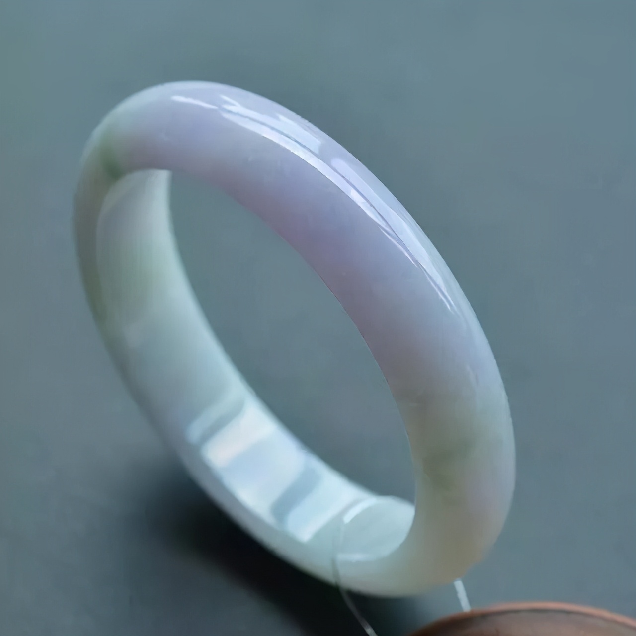 翡翠玉石简介谁说紫罗兰不值钱，只是你没买对而已~这对手镯1.9亿  第1张