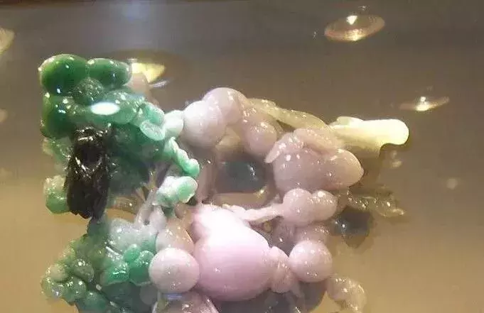 翡翠的颜色越多越值钱？千万别被骗了  第10张