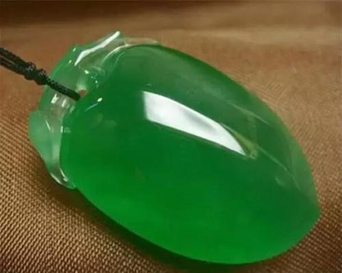 翡翠原石木纳怎么看顶级，极品翡翠，有人一辈子没见过！有钱或许都买不到了吧  第11张