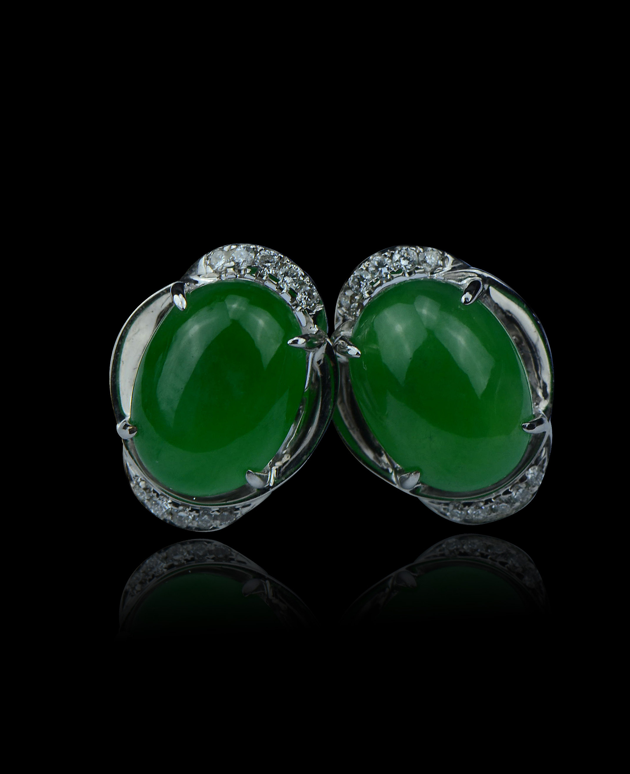 干青种翡翠手镯交易同是绿色翡翠，为什么价格差别就这么大呢？看完你就明白了  第3张