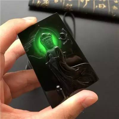 这块翡翠在十年里已经涨了十倍，你居然还不知道  第9张