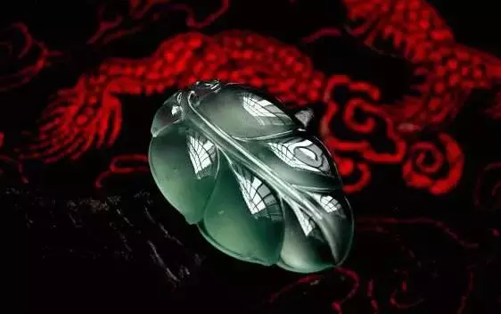 传说中比玻璃种还漂亮百倍的龙石种翡翠，你见过吗？  第6张