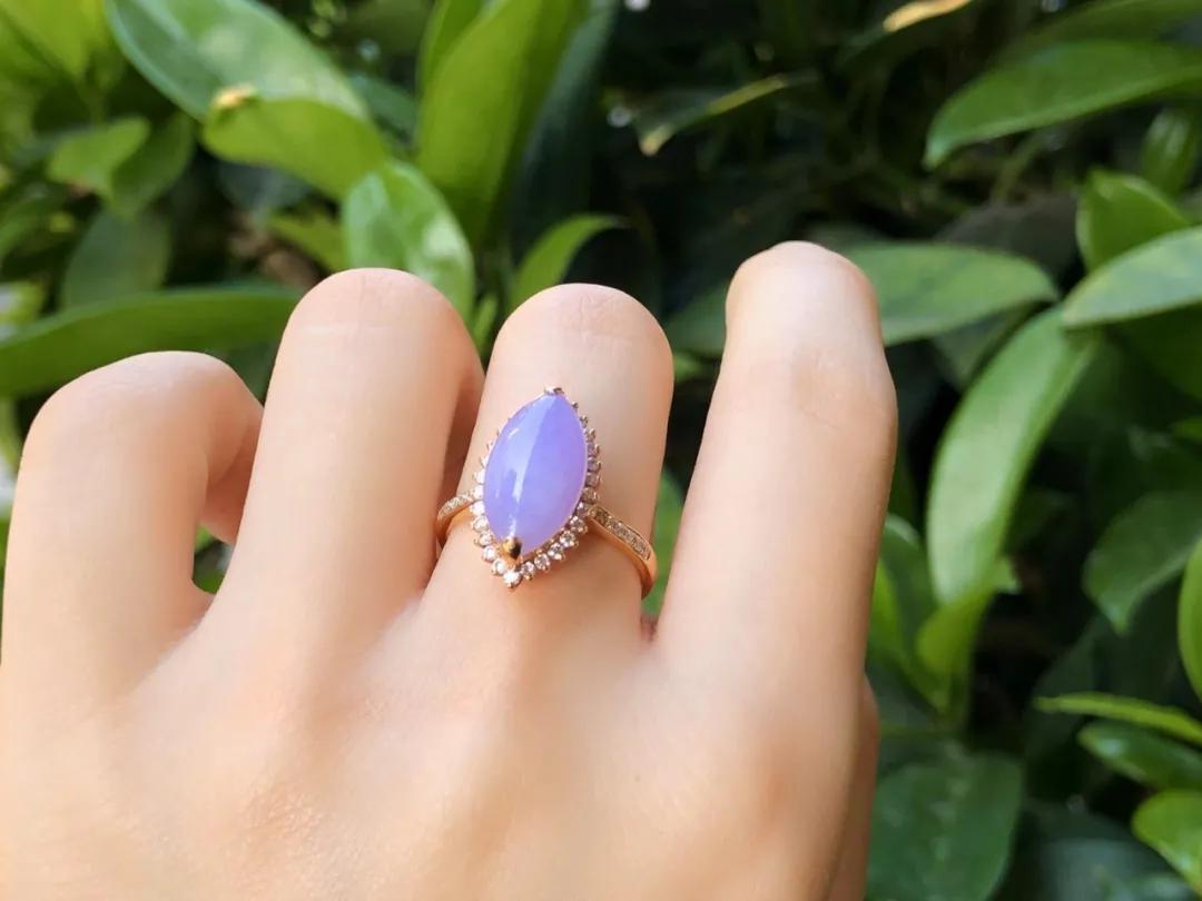 翡翠玉石简介谁说紫罗兰不值钱，只是你没买对而已~这对手镯1.9亿  第7张