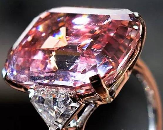 美色惊人全球最昂贵的十二颗彩色钻石  第9张