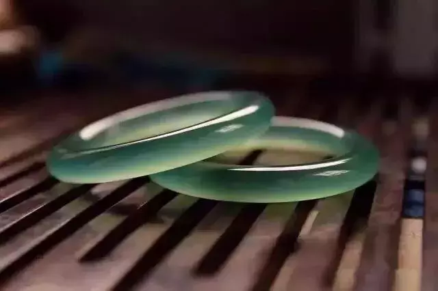 传说中比玻璃种还漂亮百倍的龙石种翡翠，你见过吗？  第5张