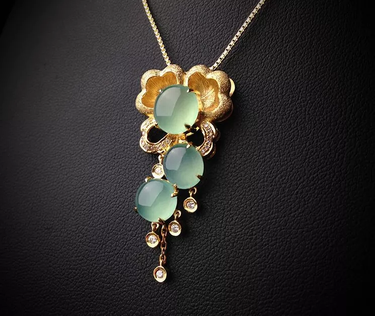 晴水翡翠是指？晴水翡翠价格如何，应该如何选择？  第4张