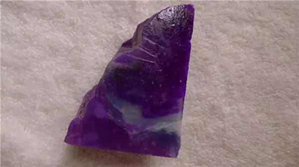 翡翠贵还是玉不同的紫罗兰翡翠价格都是怎样的？  第4张