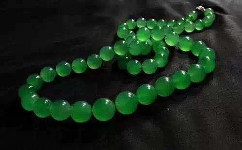 济南 翡翠手镯料“黄金有价玉无价”，现在的翡翠市场到底是怎么样的呢？  第3张