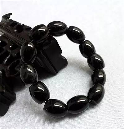 这块翡翠在十年里已经涨了十倍，你居然还不知道  第3张