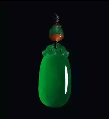 翡翠毛料石什么样的翡翠竟然拍出了天价！  第10张