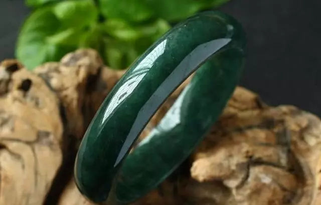 翡翠200元油青翡翠是什么？油青翡翠价值多少  第2张