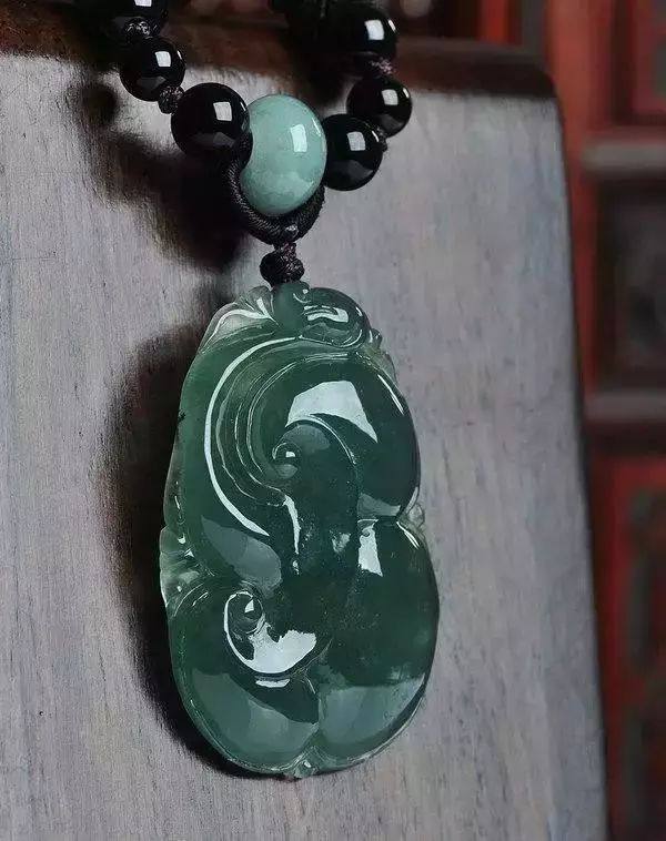 浅谈，油青种翡翠市场行情  第3张