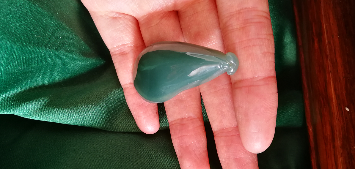 和田玉和翡翠价格油青种翡翠行情如何，到底值不值得买？  第8张