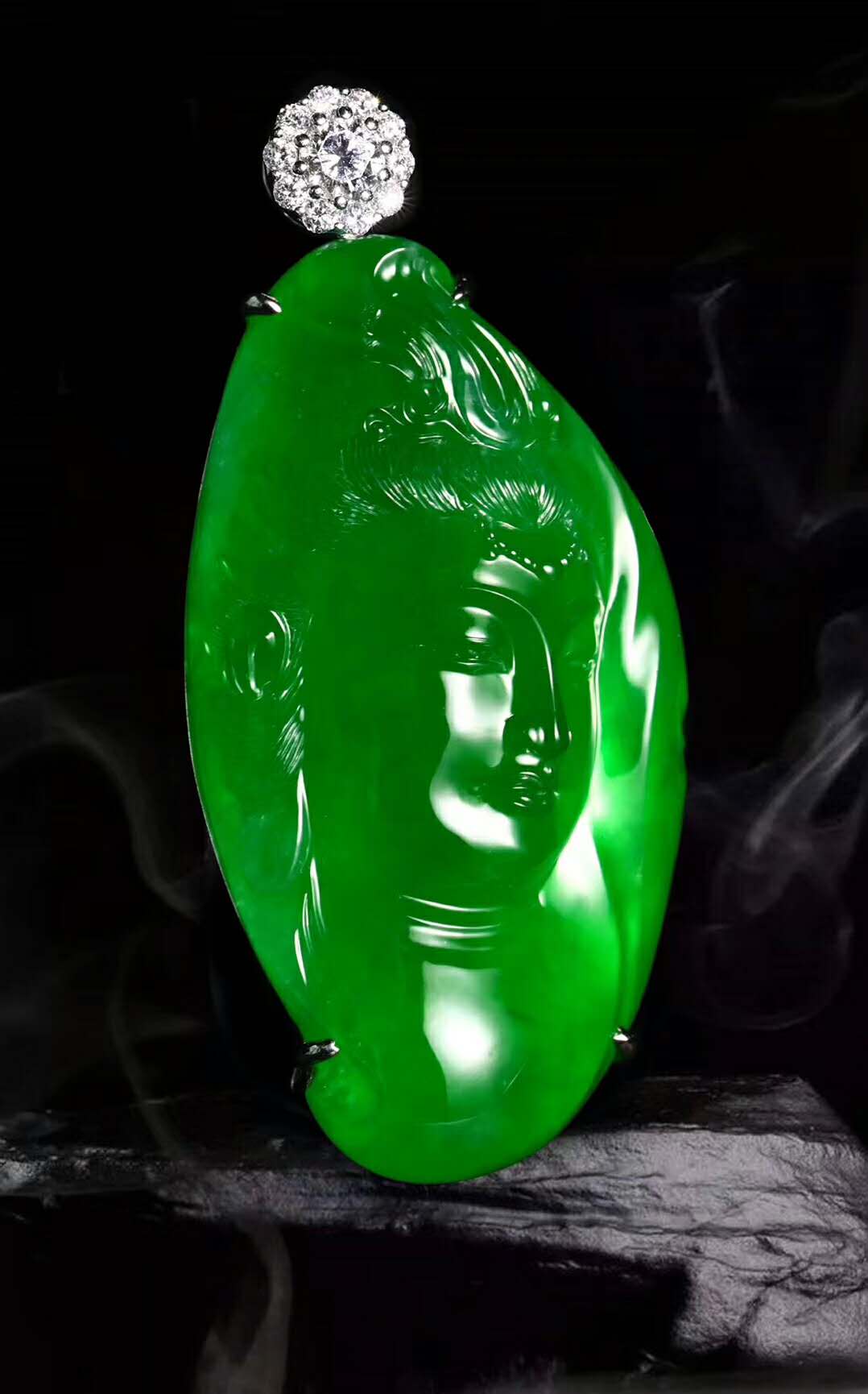 买几十万翡翠的就是土豪？高货翡翠价格你根本想不到！  第2张