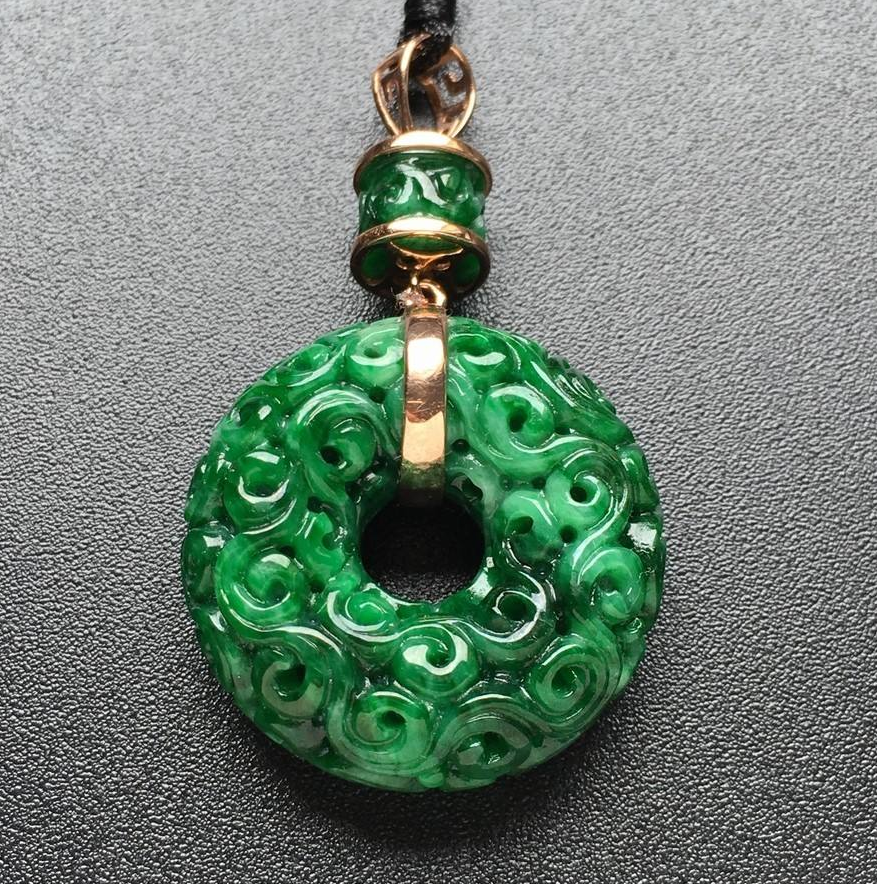 缅甸翡翠原石手镯料以往一件难求，如今数千元就能拿下，满绿翡翠开始贬值了吗？  第20张