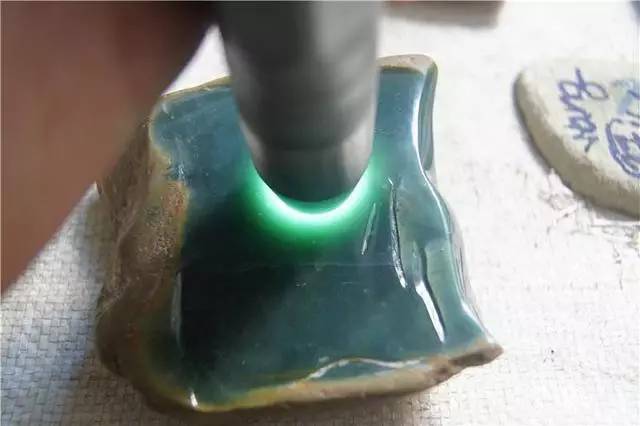 来聊聊蓝水翡翠的“蓝”，要蓝到什么程度才是好的呢  第10张