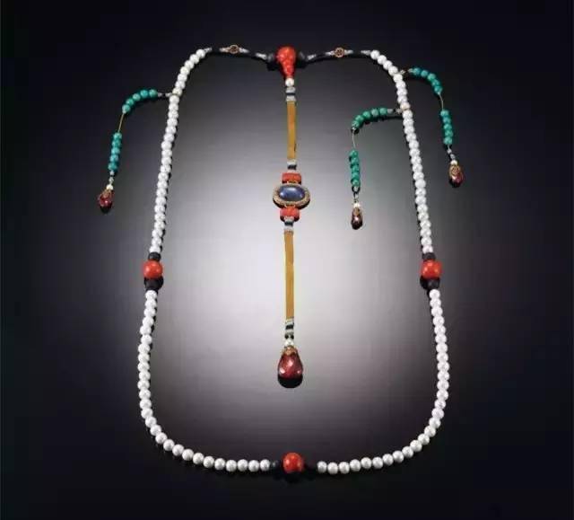 多粒翡翠群镶吊坠路边随手捡的一颗丑珠子，竟然价值连城？！  第10张