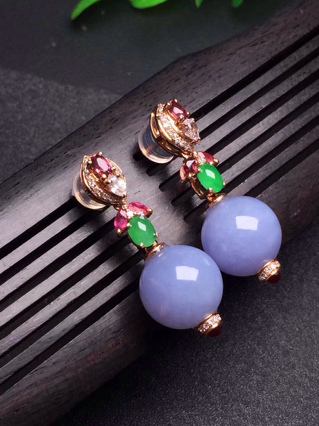 以紫为贵，紫罗兰翡翠在国人心中的地位如何？如何鉴别高低呢？  第2张