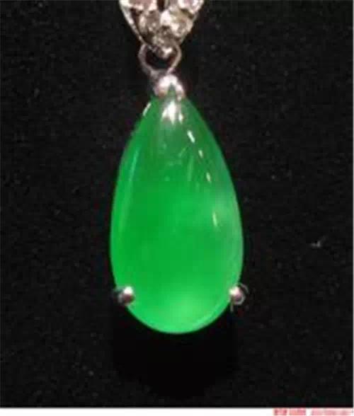 白底青种翡翠多少钱翡翠凭什么说投资收藏前景巨大？  第6张