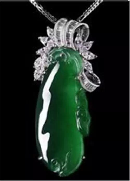 白底青种翡翠多少钱翡翠凭什么说投资收藏前景巨大？  第7张