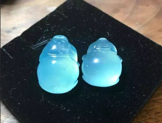 绿色的翡翠手镯神秘“网红”玉石品种，价格全靠吹，真的不值钱！  第17张