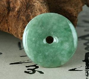 翡翠原石是什么石头豆种翡翠在市场上的价值  第5张