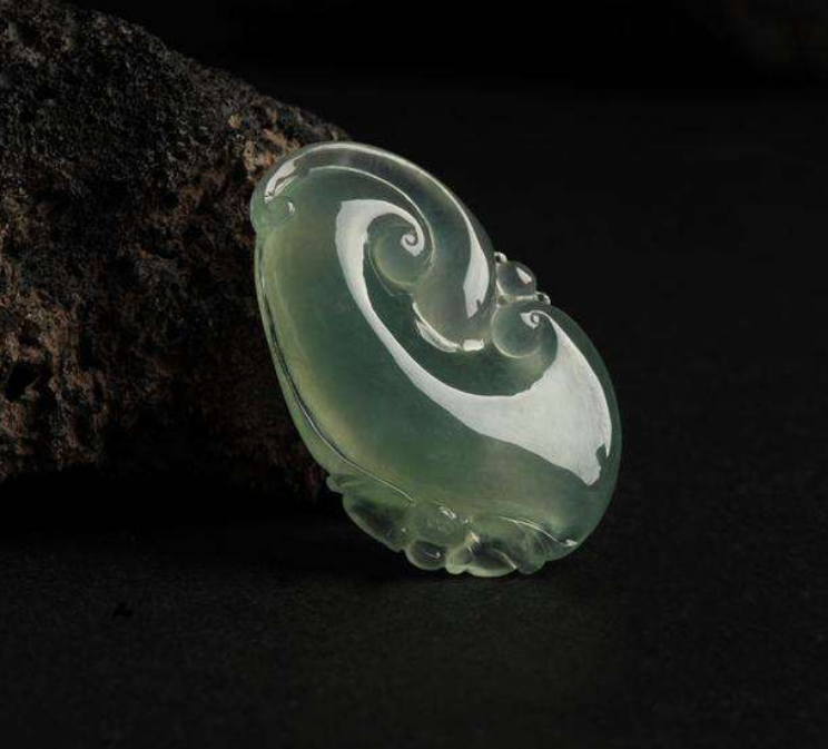 和田玉和翡翠价格油青种翡翠行情如何，到底值不值得买？  第2张